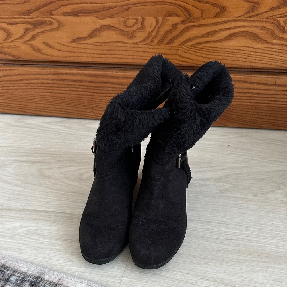 Women's Black Fur-Lined Boots